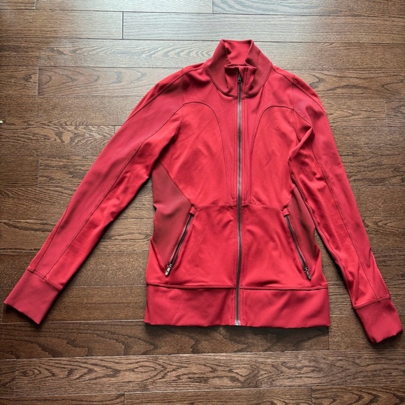NWOT Lululemon jacket size 10 in burnt red  ladies jacket PTP flat lay 18.5 - Picture 1 of 5